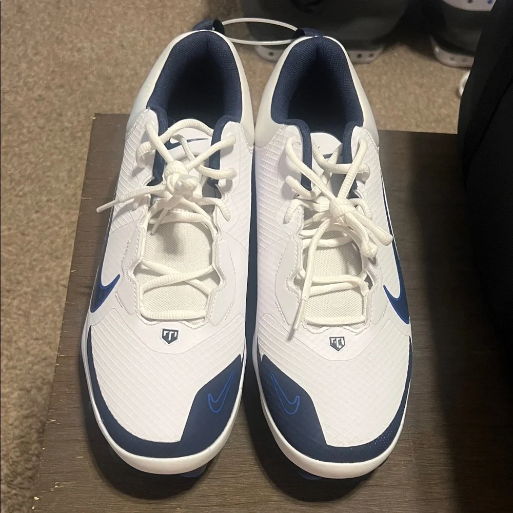 Nike Men's White and Navy Baseball Cleats